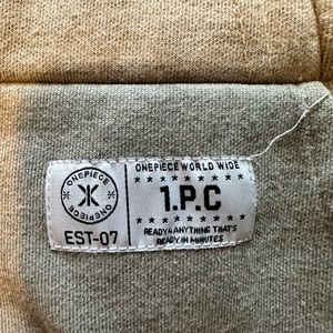 One piece onesie. Only worn a handful of times. Great condition. Size S.